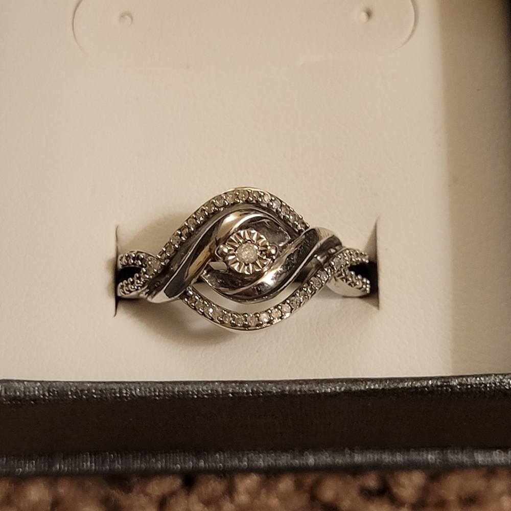 Sterling silver 1/10 ct Knot ring size 7
